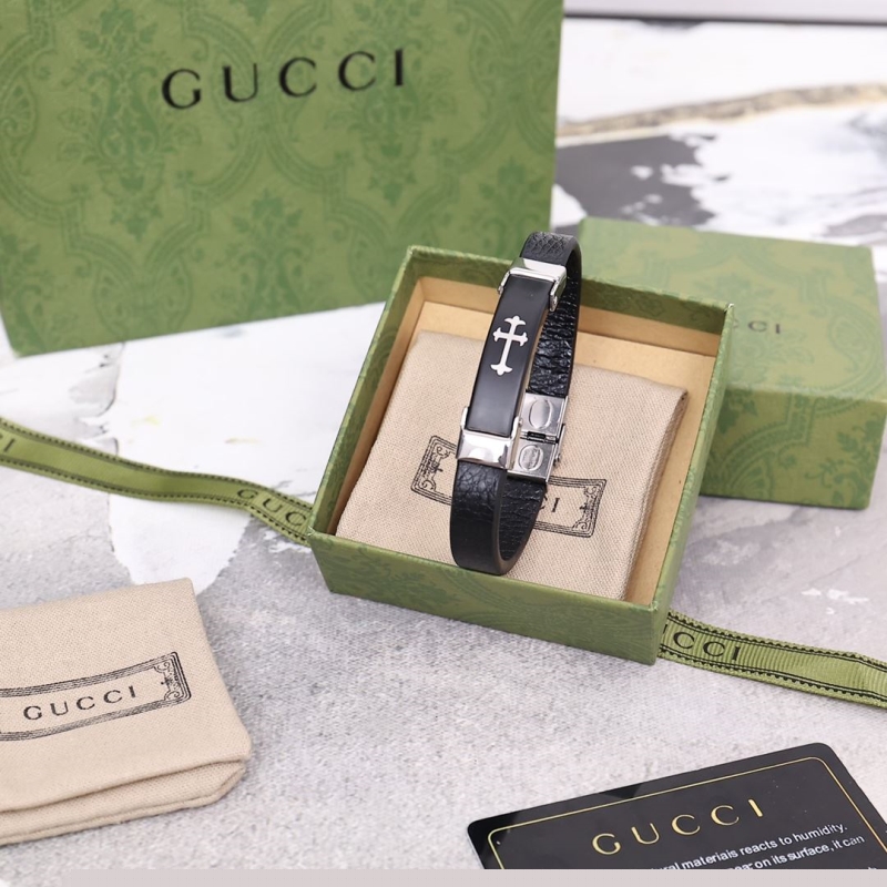 G*u*i bracelets